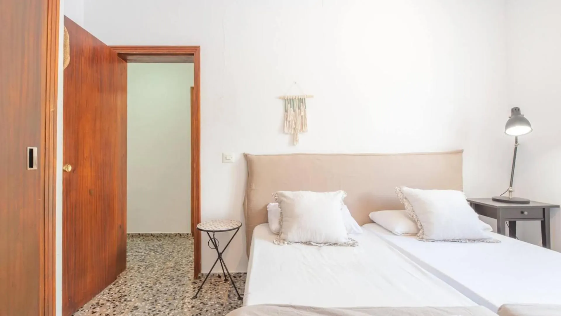 Casa Can Vert Con Piscinaの連絡先